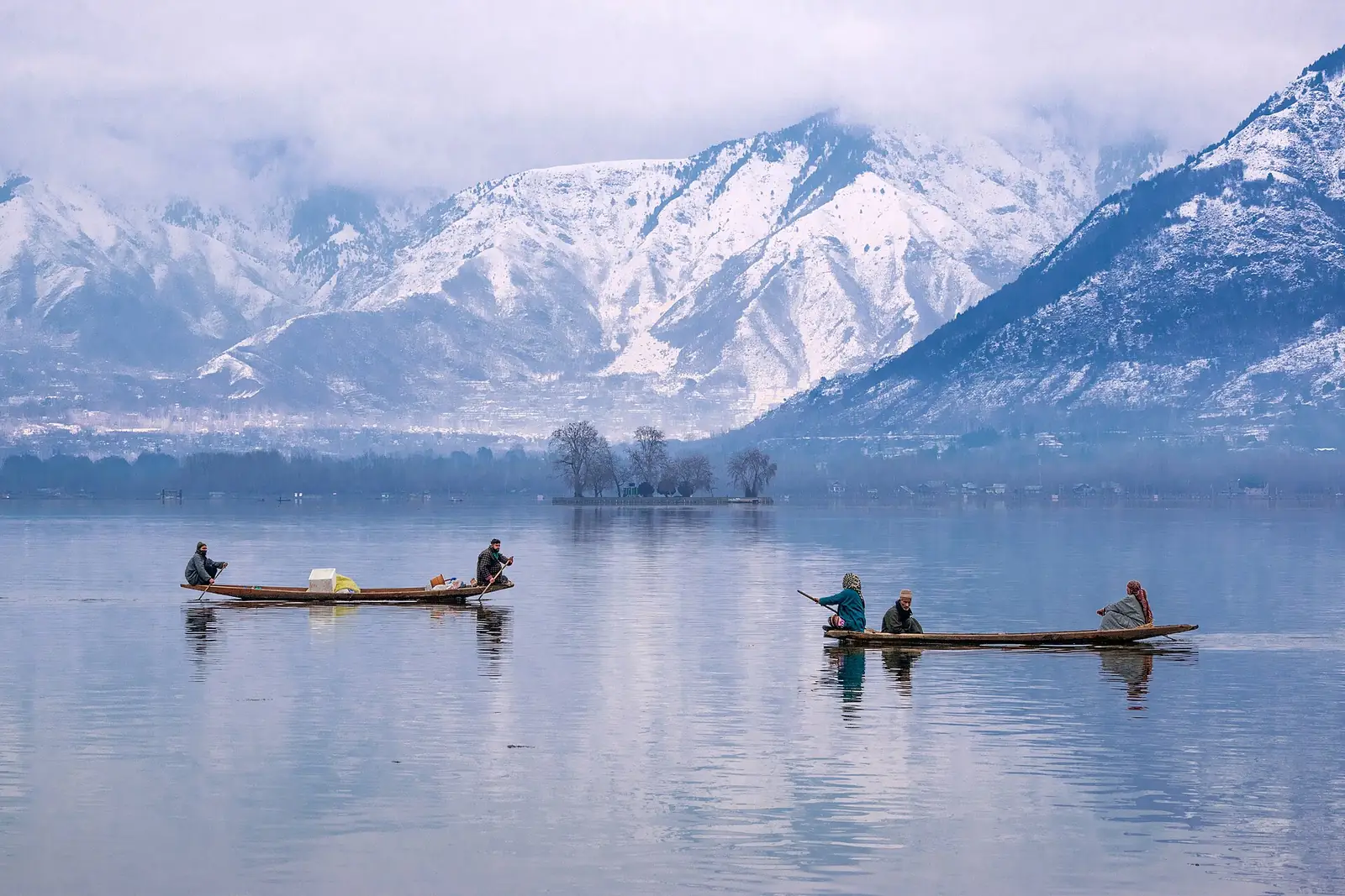 Srinagar & Dal Lake — Shikaras, houseboats and Mughal gardens in the summer capital of Jammu & Kashmir